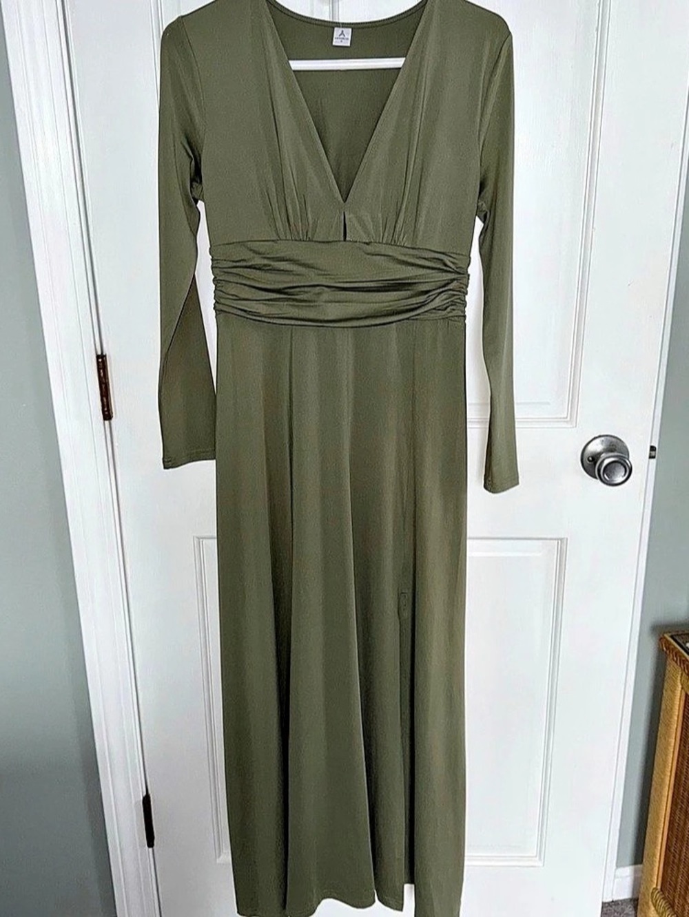 V-Neck Maxi Dress in Green Size Small Like New